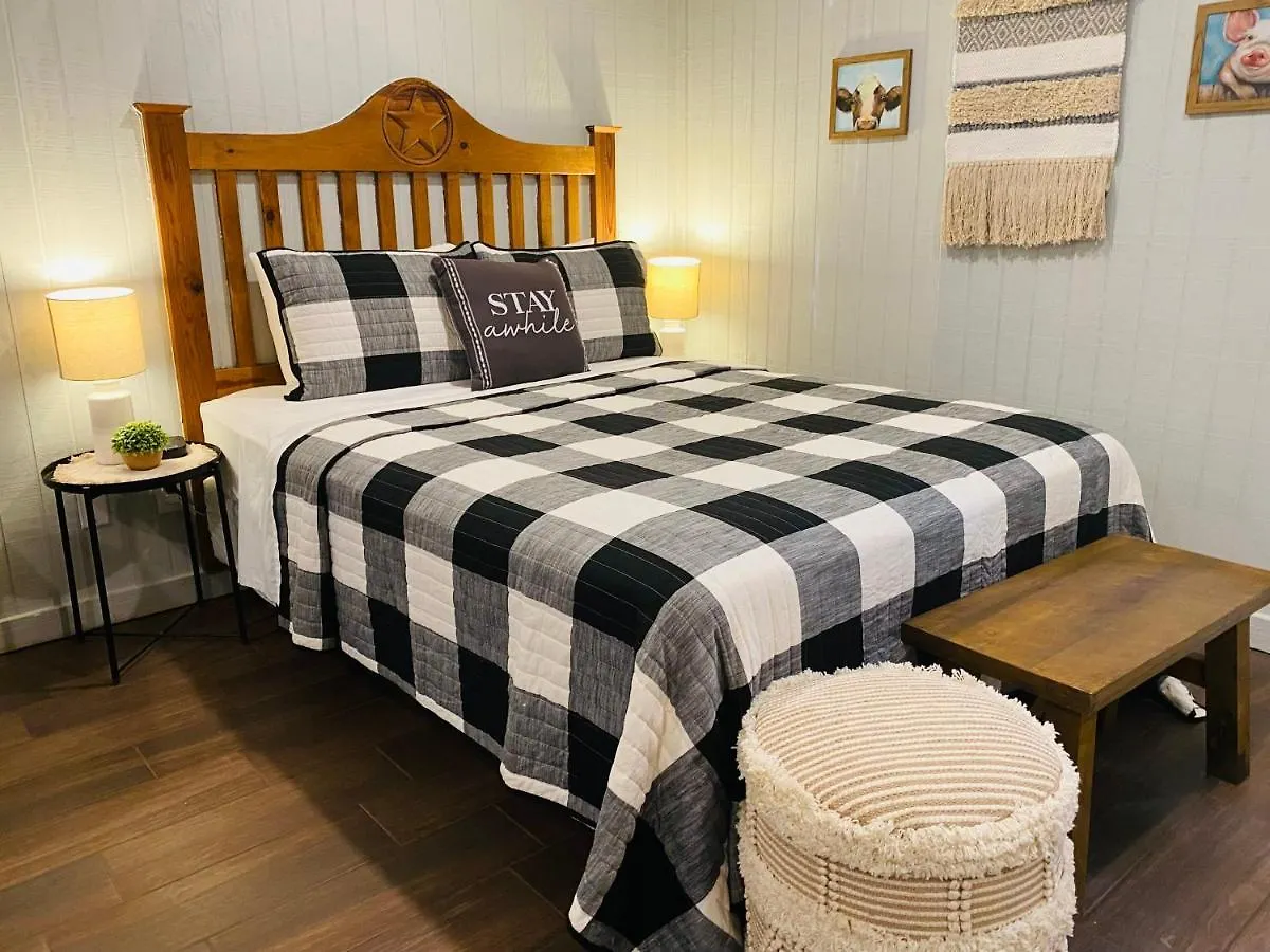Staying Near Harrington House: 4 Three-Star Hotels Compared