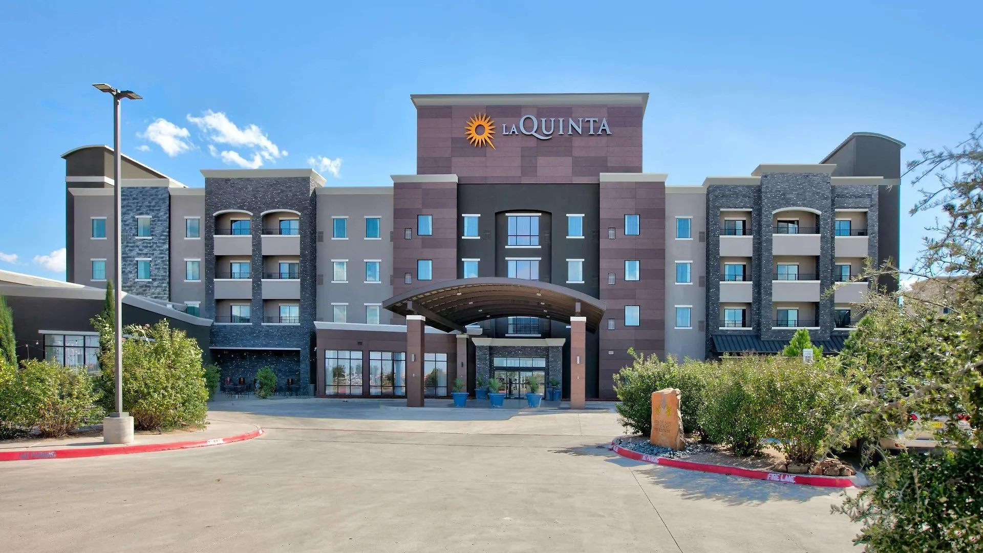 5 Smart 3-Star Hotels Near Shadow Hills Golf Course